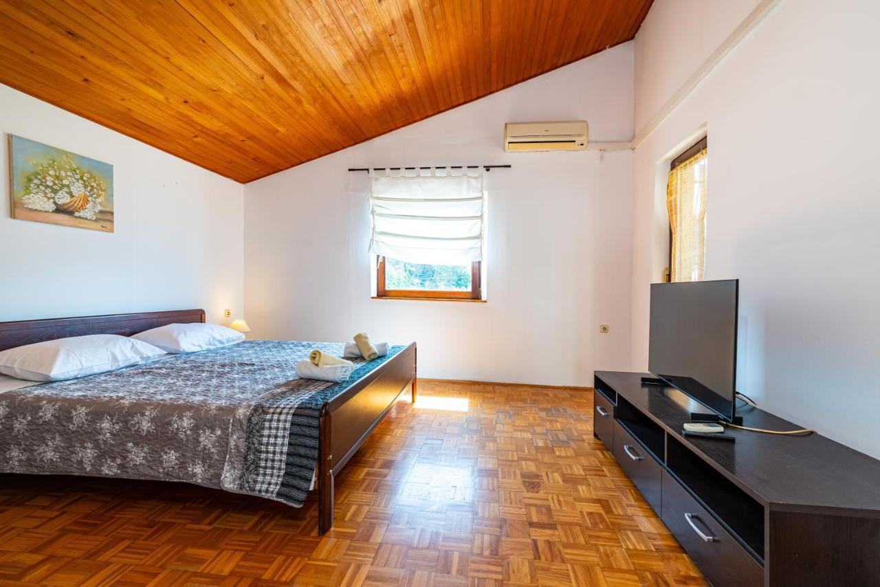 Apartment Sea And Mountain With Pool Novigrad  Zimmer foto