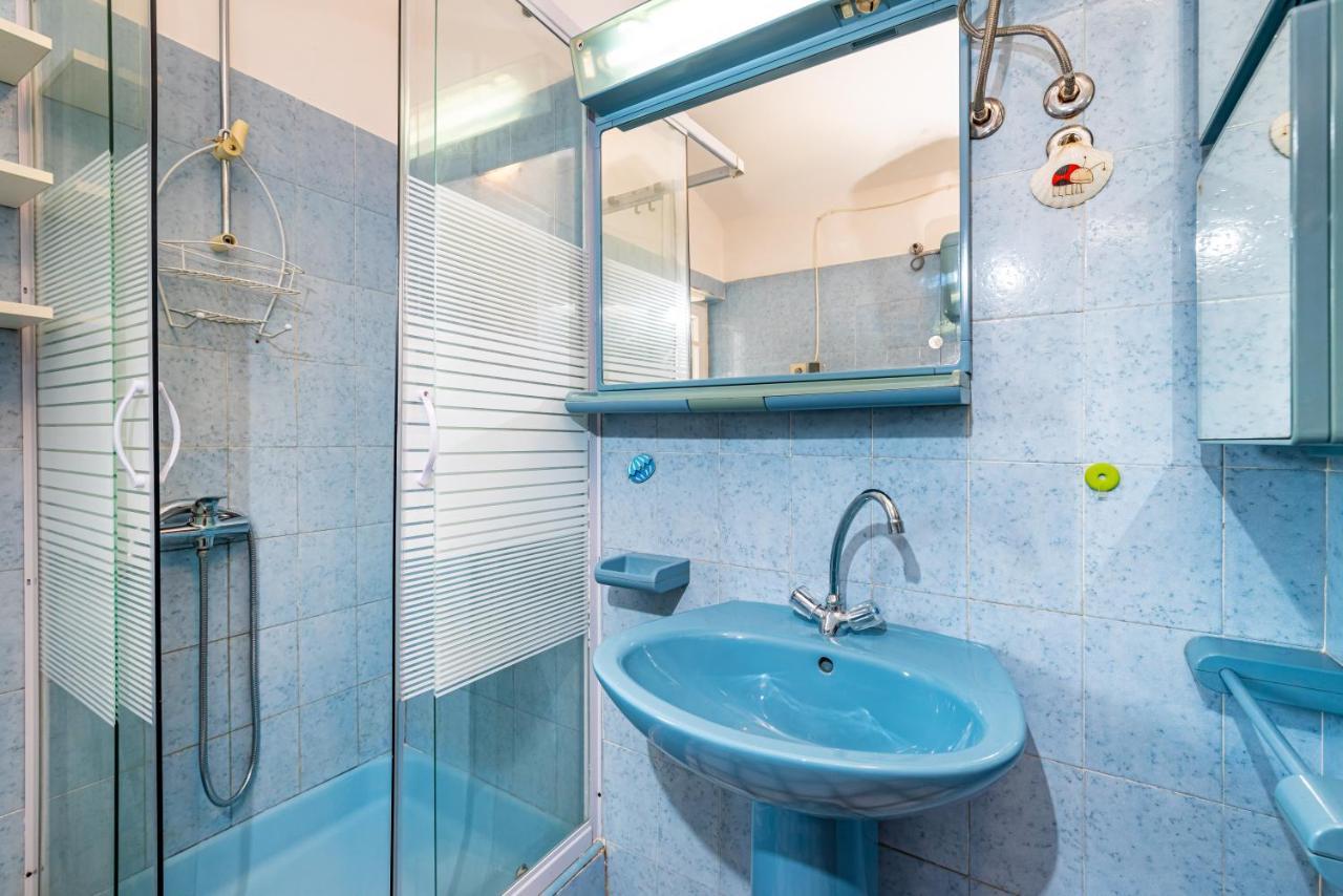 Apartment Sea And Mountain With Pool Novigrad  Zimmer foto