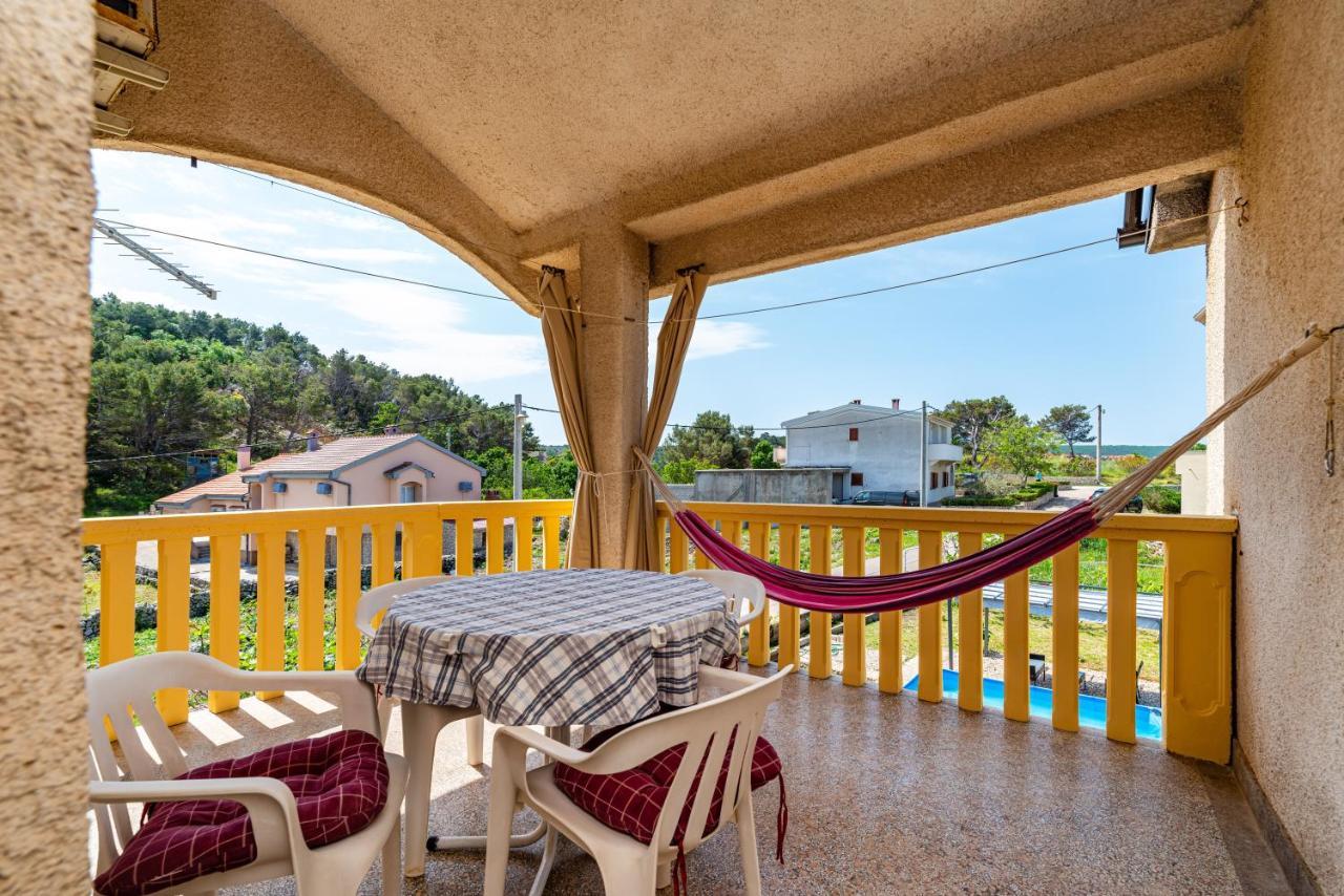 Apartment Sea And Mountain With Pool Novigrad  Zimmer foto